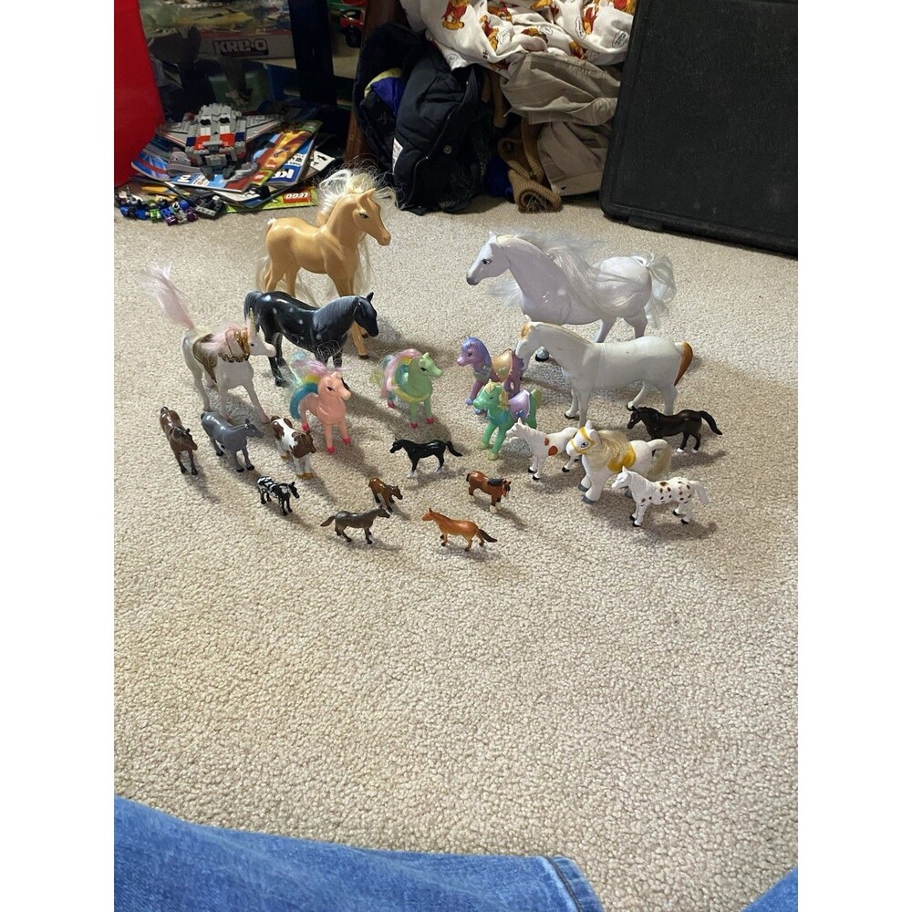 Ultimate Equestrian Collection 22 Mixed Size Vintage & Modern Horse Lot Corral